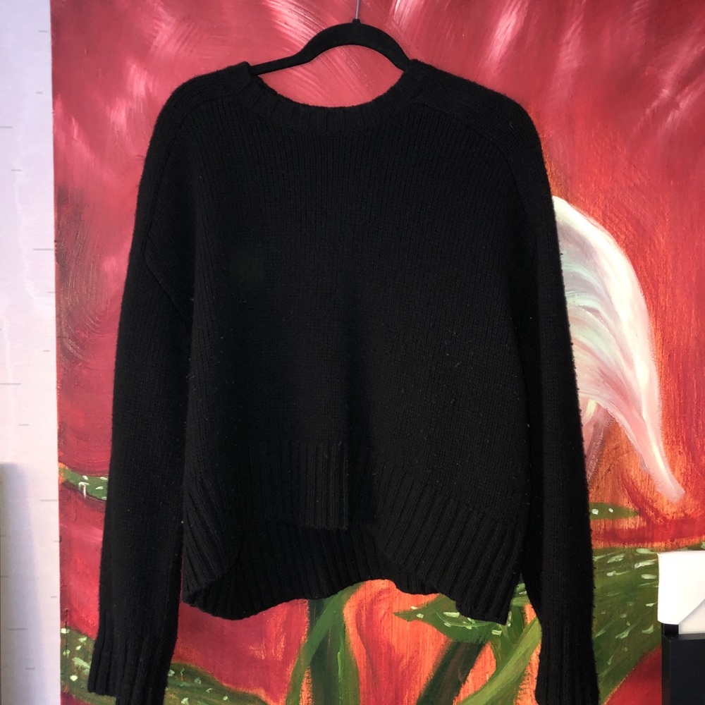 Everlane black cropped sweater